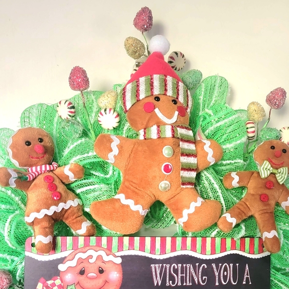 Christmas Gingerbread Cookie Wreath Deco Mesh Bow Gumdrops - Picture 5 of 11